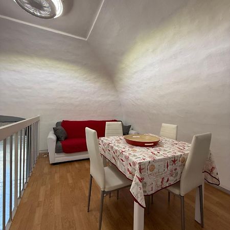Aura Apartment Бриндизи Екстериор снимка